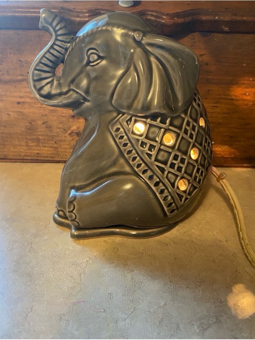Better Homes and Gardens Full Size Wax Warmer Elephant Night Light 6" Gray BOHO
